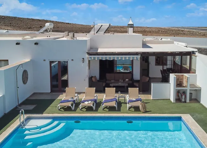 Vino, Altos - Heated Pool, Ac, Panorama Sea Views וילה