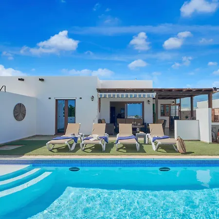 Vino, Altos - Heated Pool, Ac, Panorama Sea Views * Playa Blanca (Lanzarote)
